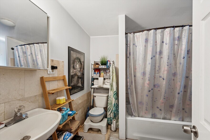 More Photos Of 1353 Christian St, Philadelphia Multifamily For Sale