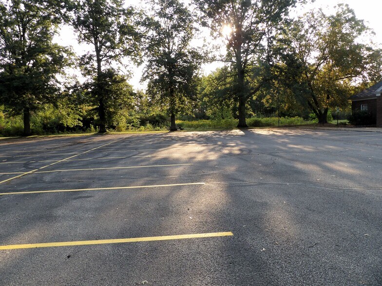 More Photos Of 100 Parker Ct, Chardon Office For Lease