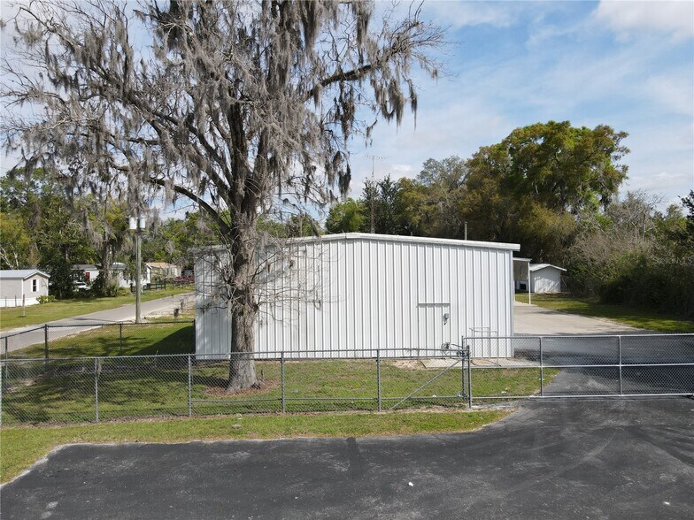 More Photos Of 419 SE 6th St, Williston Warehouse For Lease