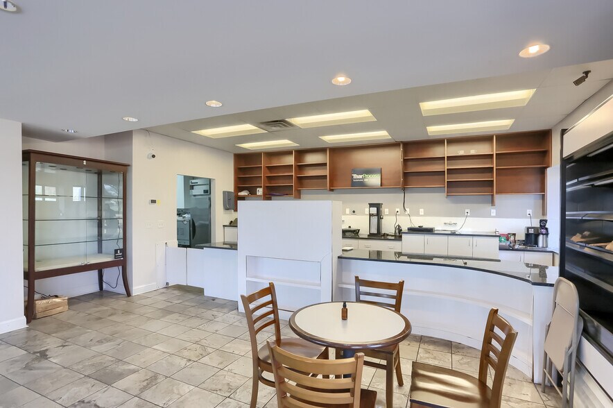 More Photos Of 150 Gamma Dr, Pittsburgh Light Manufacturing For Sale