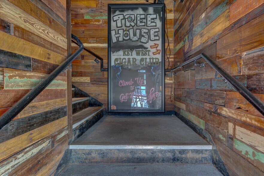 More Photos Of 135 Duval St, Key West Bar For Lease