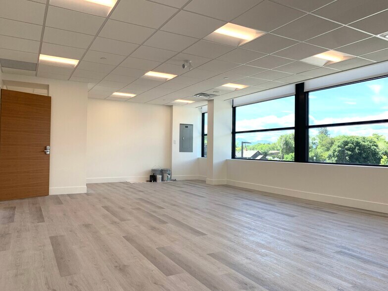 More Photos Of 3030 Pandosy St, Kelowna General Retail For Lease