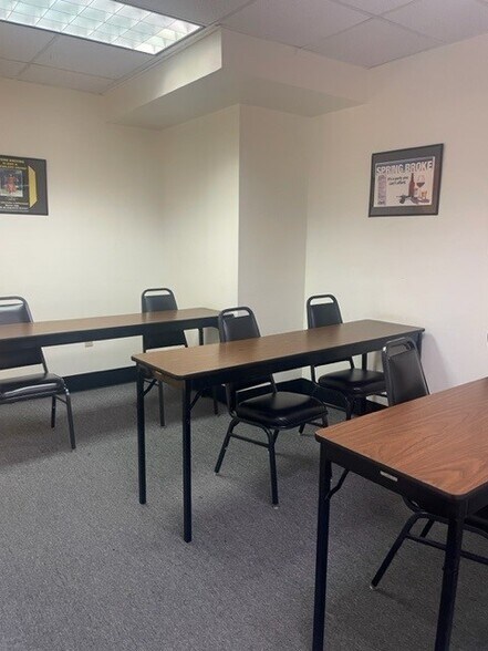 More Photos Of 1815 Crystal Lake Dr, Lakeland Office For Lease