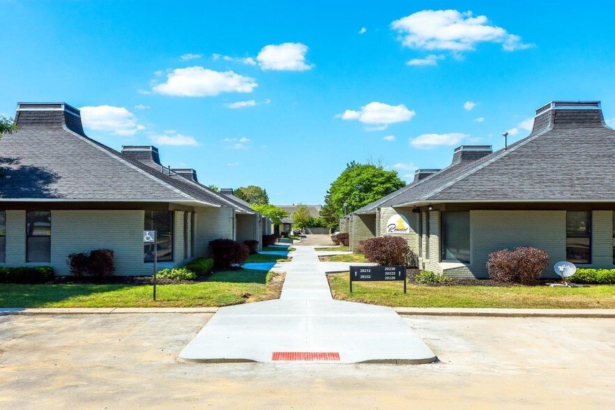 More Photos Of 28300 Franklin Rd, Southfield Medical For Sale