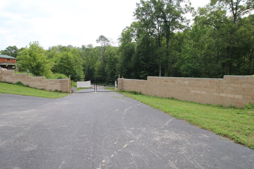 More Photos Of 11251 Highway 90, Parkers Lake Hotel For Sale