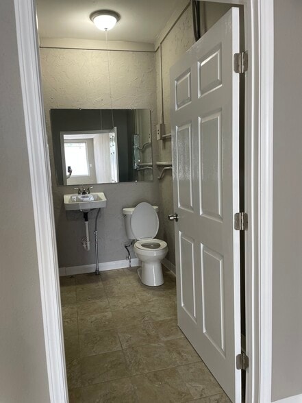 More Photos Of 4113-4117 Barrancas Ave, Pensacola Storefront For Lease