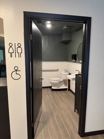 More Photos Of 1505 E Portland Rd, Newberg Restaurant For Lease