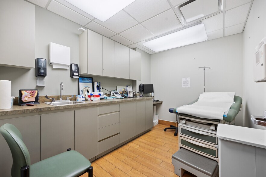 More Photos Of 7210 13th Ave, Brooklyn Medical For Lease