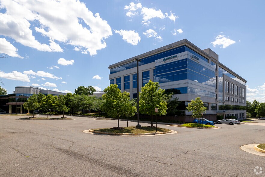 More Photos Of 15000 Conference Center Dr, Chantilly Office For Lease