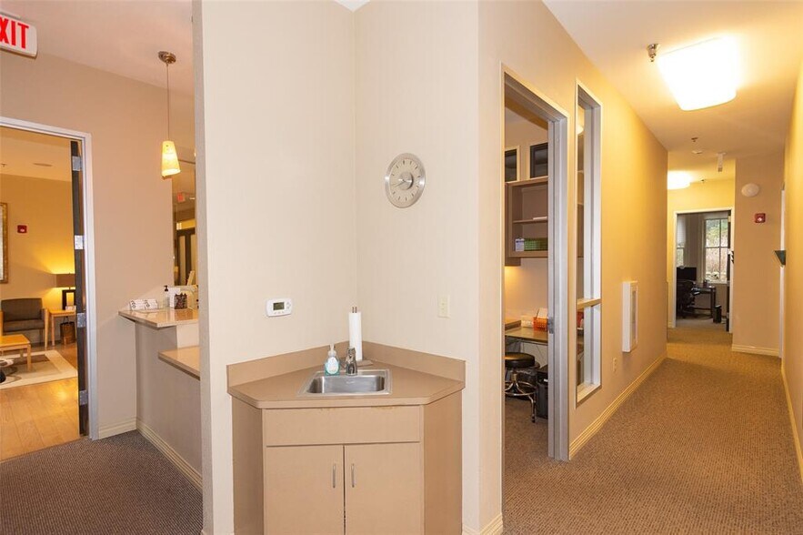 More Photos Of 5900 Southwest Pky, Austin Medical For Lease