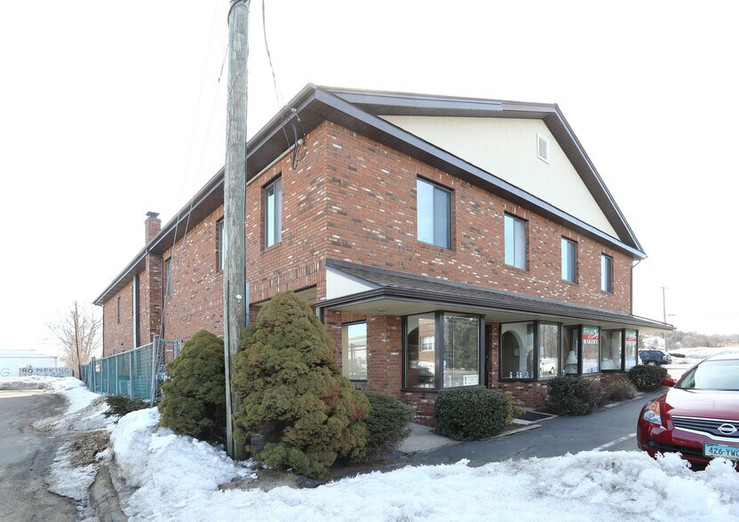 More Photos Of 660-670 Newfield St, Middletown Office For Lease