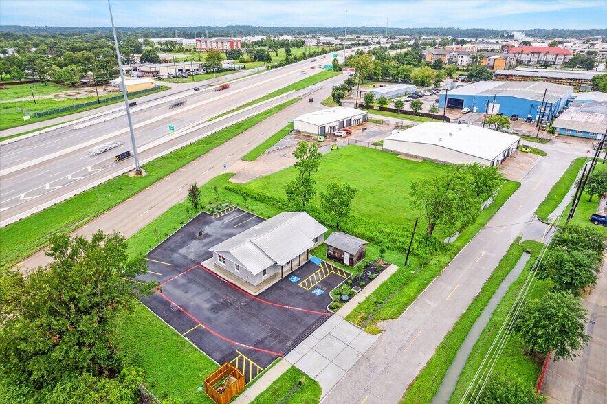 Primary Photo Of 28011 High Meadow Rd, Tomball Office Residential For Lease
