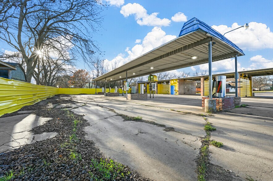 More Photos Of 805 Poindexter Ave, Cleburne Carwash For Sale