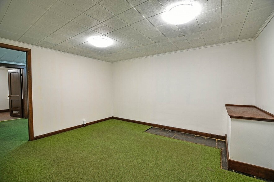 More Photos Of 1100 E South Grand Ave, Springfield Office For Sale