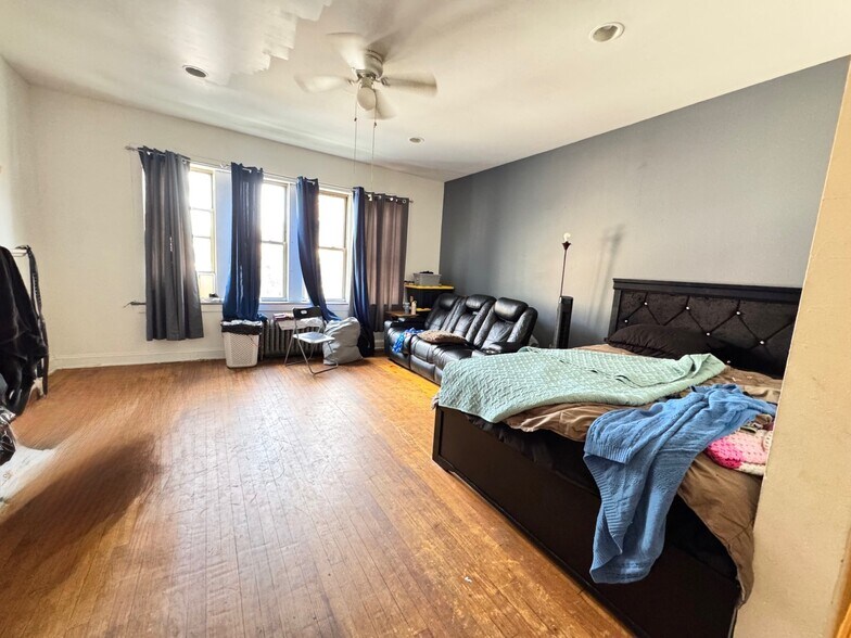 More Photos Of 6800 S Paxton Ave, Chicago Apartments For Sale