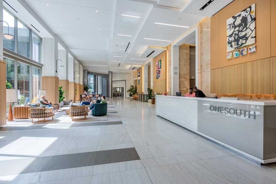 More Photos Of 101 S Tryon St, Charlotte Office Residential For Lease