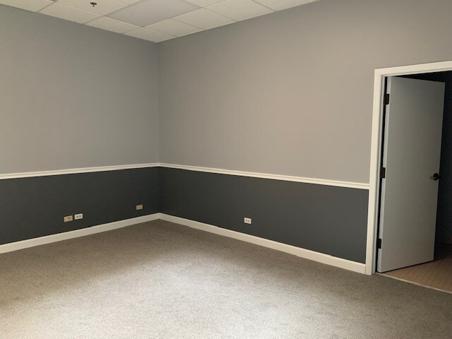 More Photos Of 345 Memorial Dr, Crystal Lake Showroom For Sale