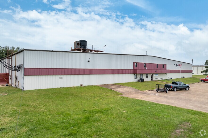 More Photos Of 400 E Industrial Park Rd, Holly Springs Manufacturing For Lease