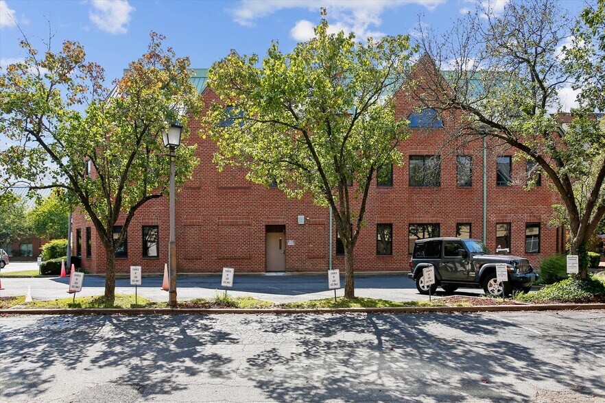 More Photos Of 1501 Duke St, Alexandria Office For Lease