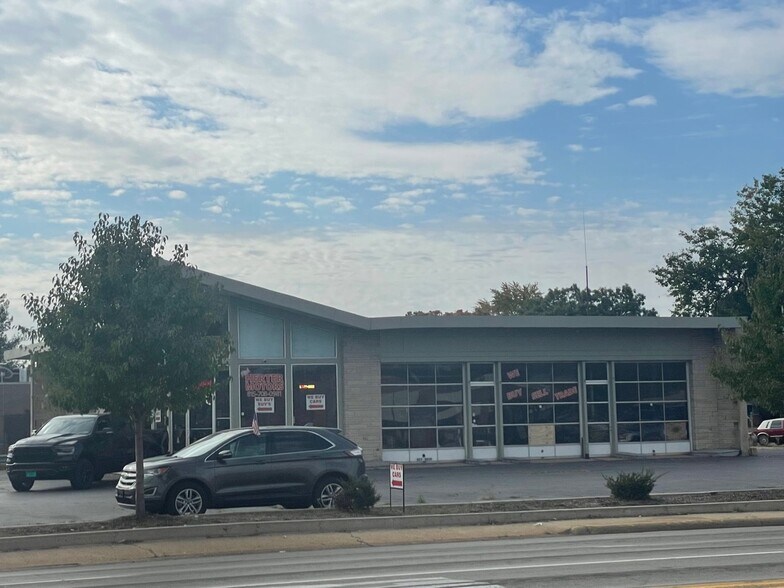 More Photos Of 5818 N 2nd St, Loves Park Auto Dealership For Lease