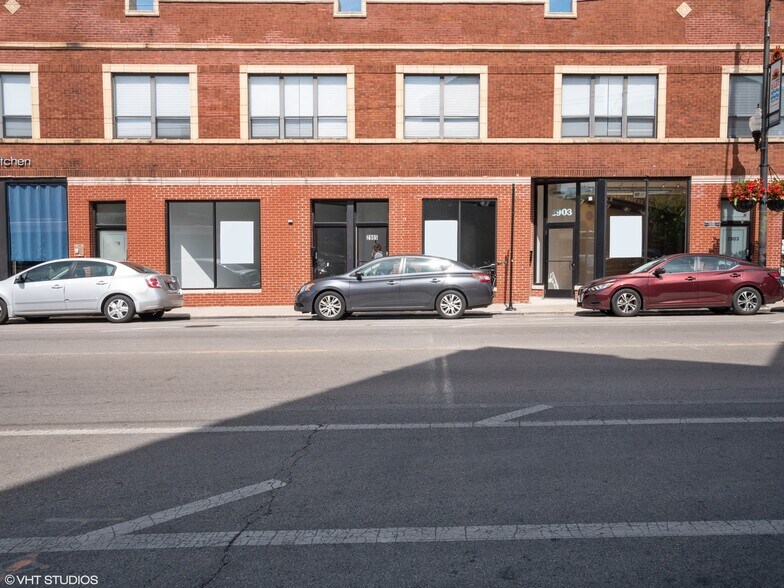 More Photos Of 2901-2911 N Clark St, Chicago Storefront Retail Residential For Lease