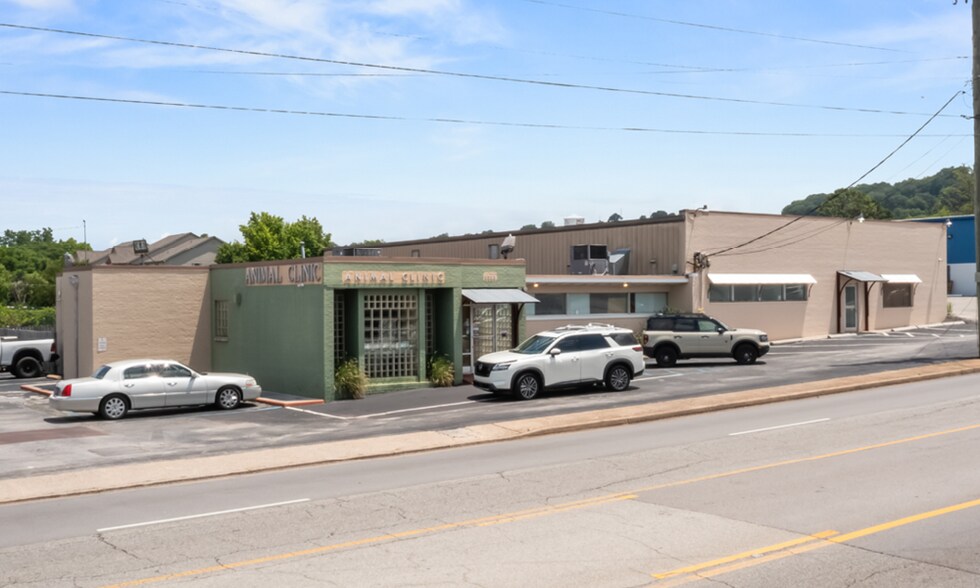 More Photos Of 2223 E 23rd St, Chattanooga Veterinarian Kennel For Sale