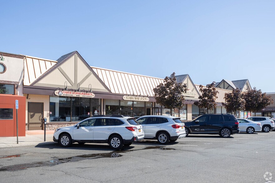 More Photos Of 278-284 Sunrise Hwy, Rockville Centre Storefront For Lease