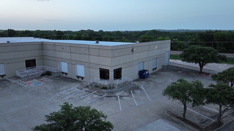 More Photos Of 6312 Airport Fwy, Fort Worth Distribution For Lease