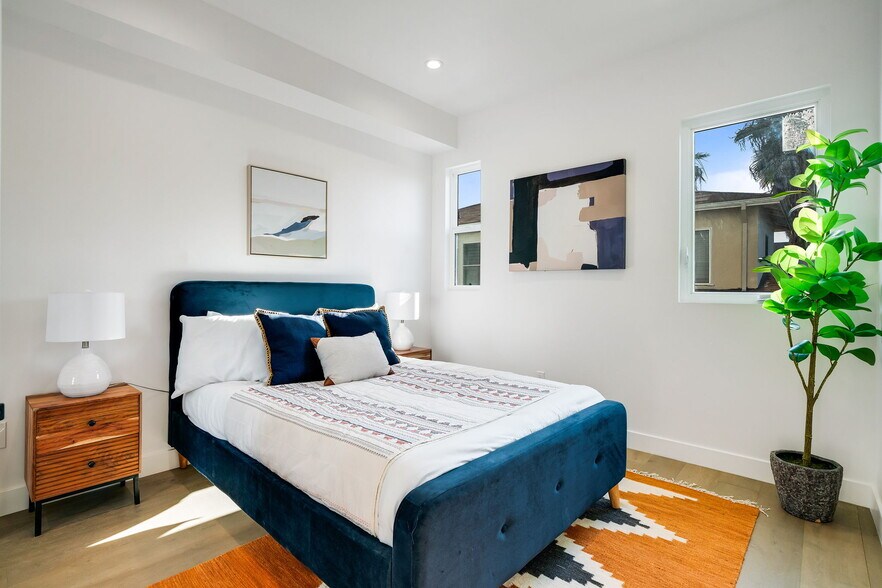 More Photos Of 6082 W 18th St, Los Angeles Apartments For Sale