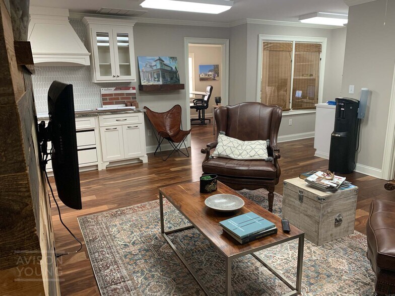 More Photos Of 102 Commons Blvd, Piedmont Office Residential For Lease