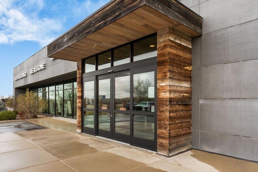 More Photos Of 12 Penny Ln, Gallatin Gateway Showroom For Sale