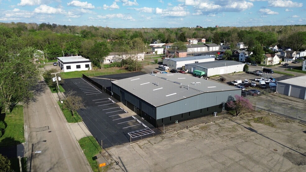 Primary Photo Of 1401 Fotler St, Springfield Warehouse For Sale