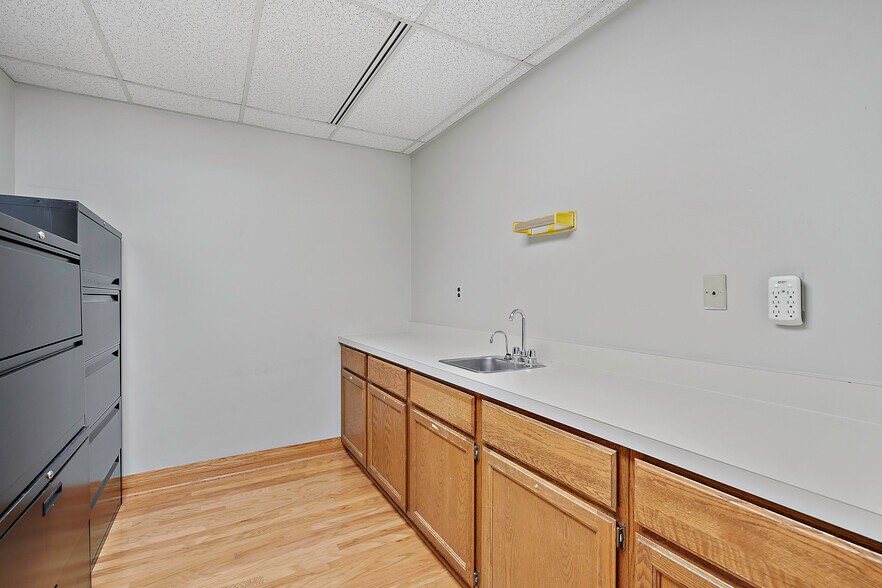 More Photos Of 131 Elden St, Herndon Medical For Lease