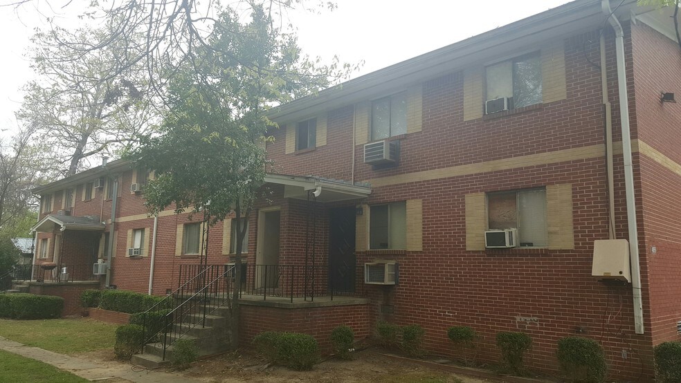 More Photos Of 4855 College St, Forest Park Apartments For Sale