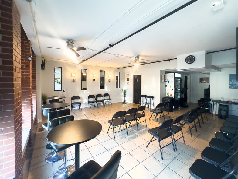 More Photos Of 401-417 E Oakwood Blvd, Chicago Apartments For Sale