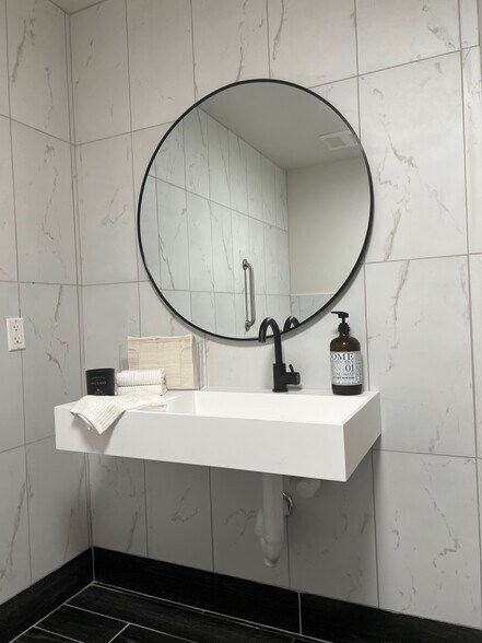 More Photos Of 8949 N Deerbrook Trl, Brown Deer Light Distribution For Sale