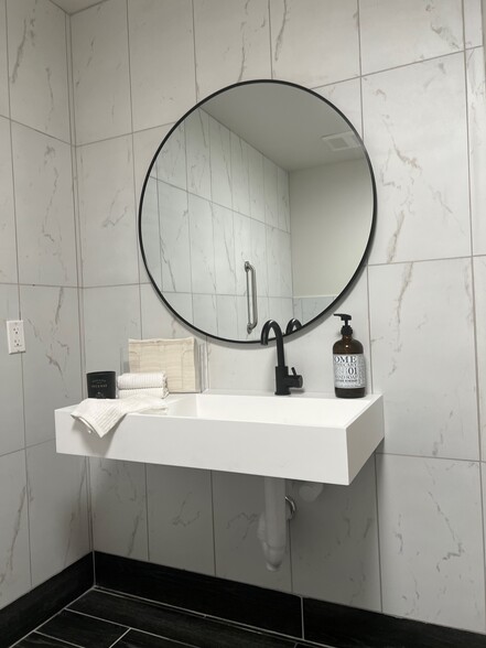 More Photos Of 8949 N Deerbrook Trl, Brown Deer Light Distribution For Sale