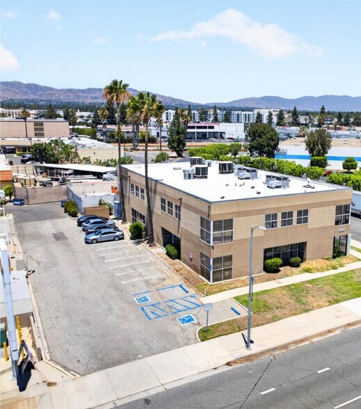 More Photos Of 19651 Nordhoff Way, Northridge Flex For Lease