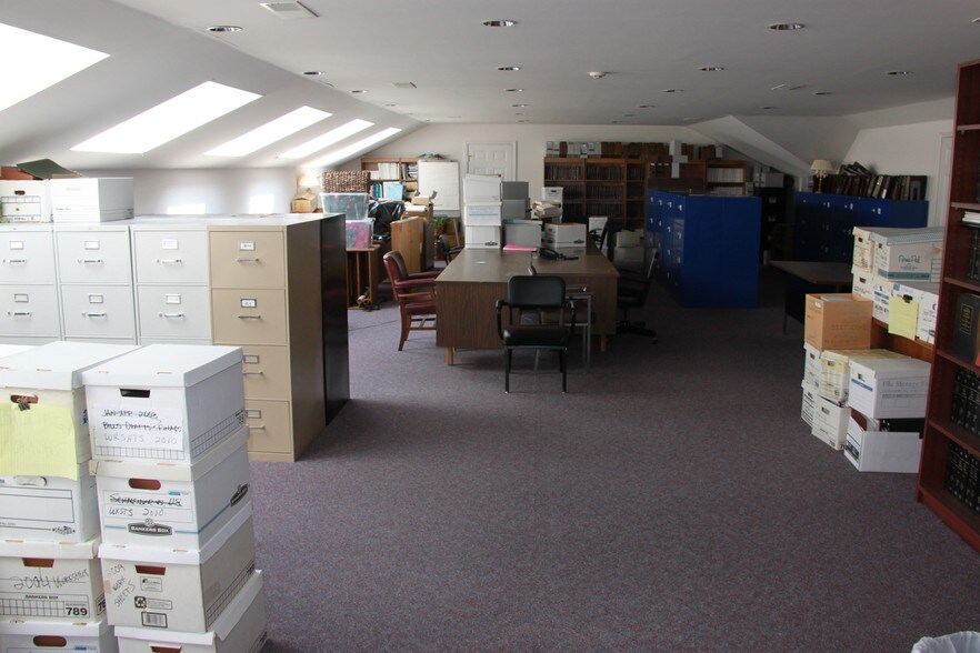 More Photos Of 10321 N Pennsylvania St, Indianapolis Office For Lease