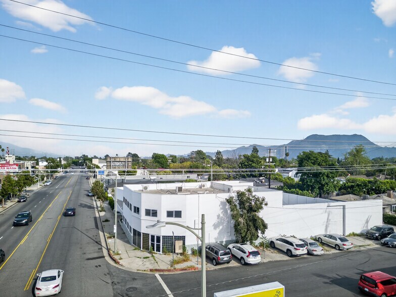 More Photos Of 10520 Magnolia Blvd, North Hollywood Office For Sale