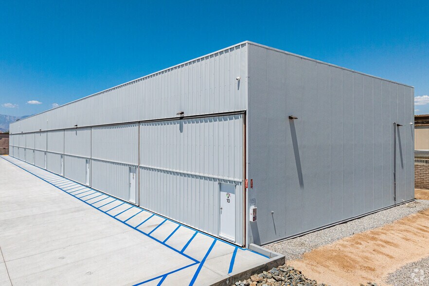 More Photos Of 43250 Sunburst St, Indio Showroom For Sale