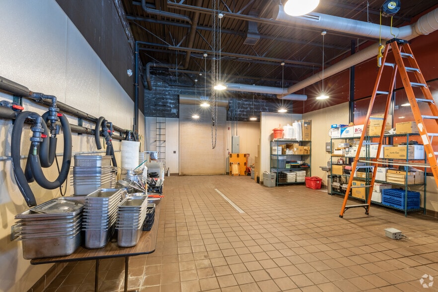 More Photos Of 1660 Fort St, Lincoln Park Bar For Sale