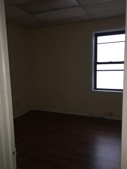 More Photos Of 2094 Boston Post Rd, Larchmont Storefront For Lease