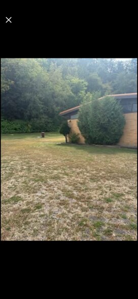 More Photos Of 600 6th Ave, Ford City Office For Sale