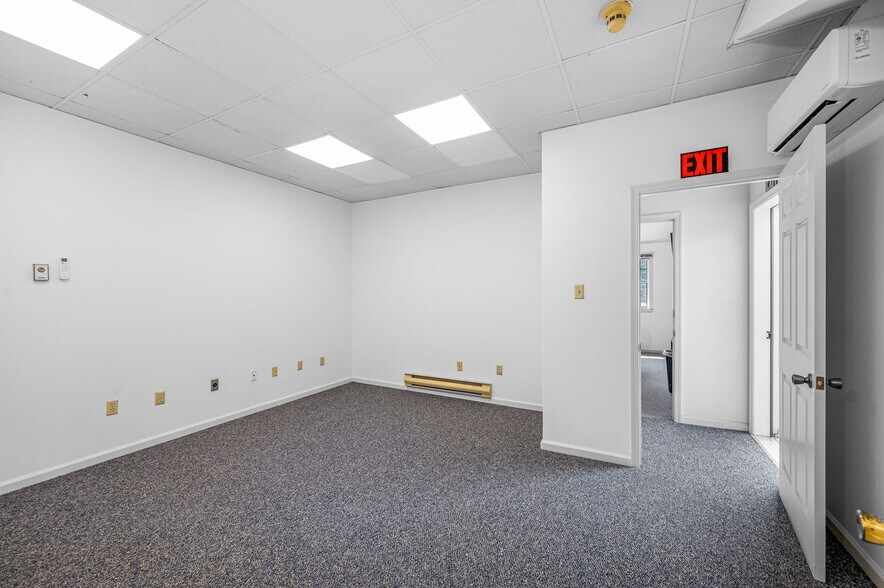 More Photos Of 3519 E Main St, Morgantown Office Residential For Lease