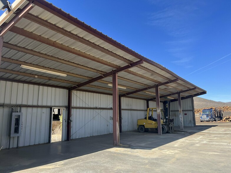 More Photos Of 11910 E Iron King Rd, Humboldt Warehouse For Lease