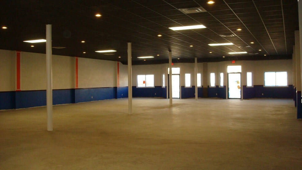 More Photos Of 138 Live Oak St, Marlin Storefront Retail Office For Sale