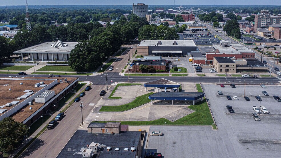 More Photos Of 325 Washington St, Paducah Bank For Lease