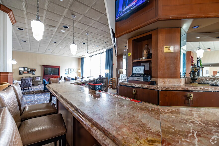 More Photos Of 75 E State St, Columbus Hotel For Sale