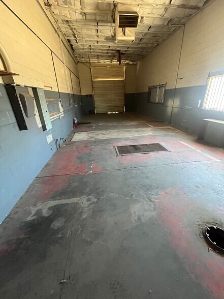 More Photos Of 1919 Columbus St, Bakersfield Warehouse For Lease